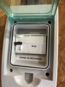 Faites l'installation de votre borne de recharge pour véhicule électrique à bordeaux et en gironde par un professionnel certifié IRVE